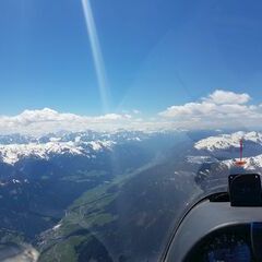 Flugwegposition um 12:23:42: Aufgenommen in der Nähe von Gemeinde Assling, Österreich in 3295 Meter
